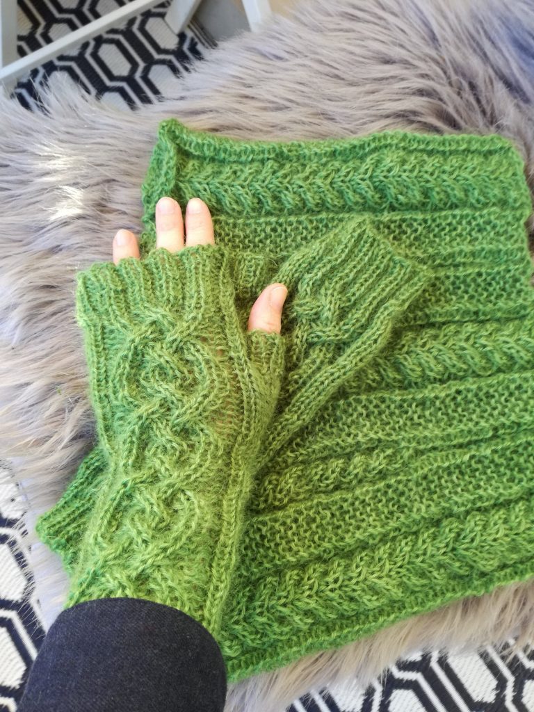 Glorious Haunting - Fingerless Gloves, Patterns